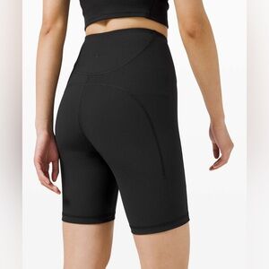 Lululemon Ribbed Contoured High-Rise Short 8"
Black